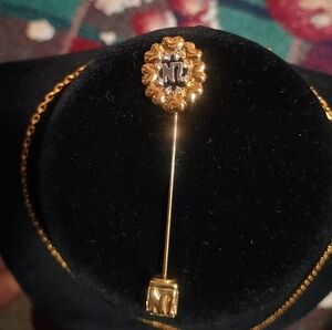 Nina Ricci 2 Tone Pin